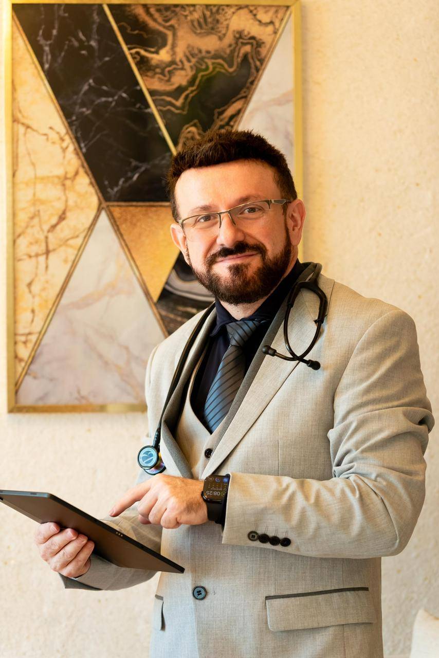 Dr. Israel Cintra Lugli